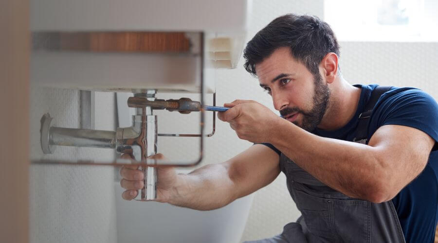 Expert burst pipe repair services in Crockett, TX